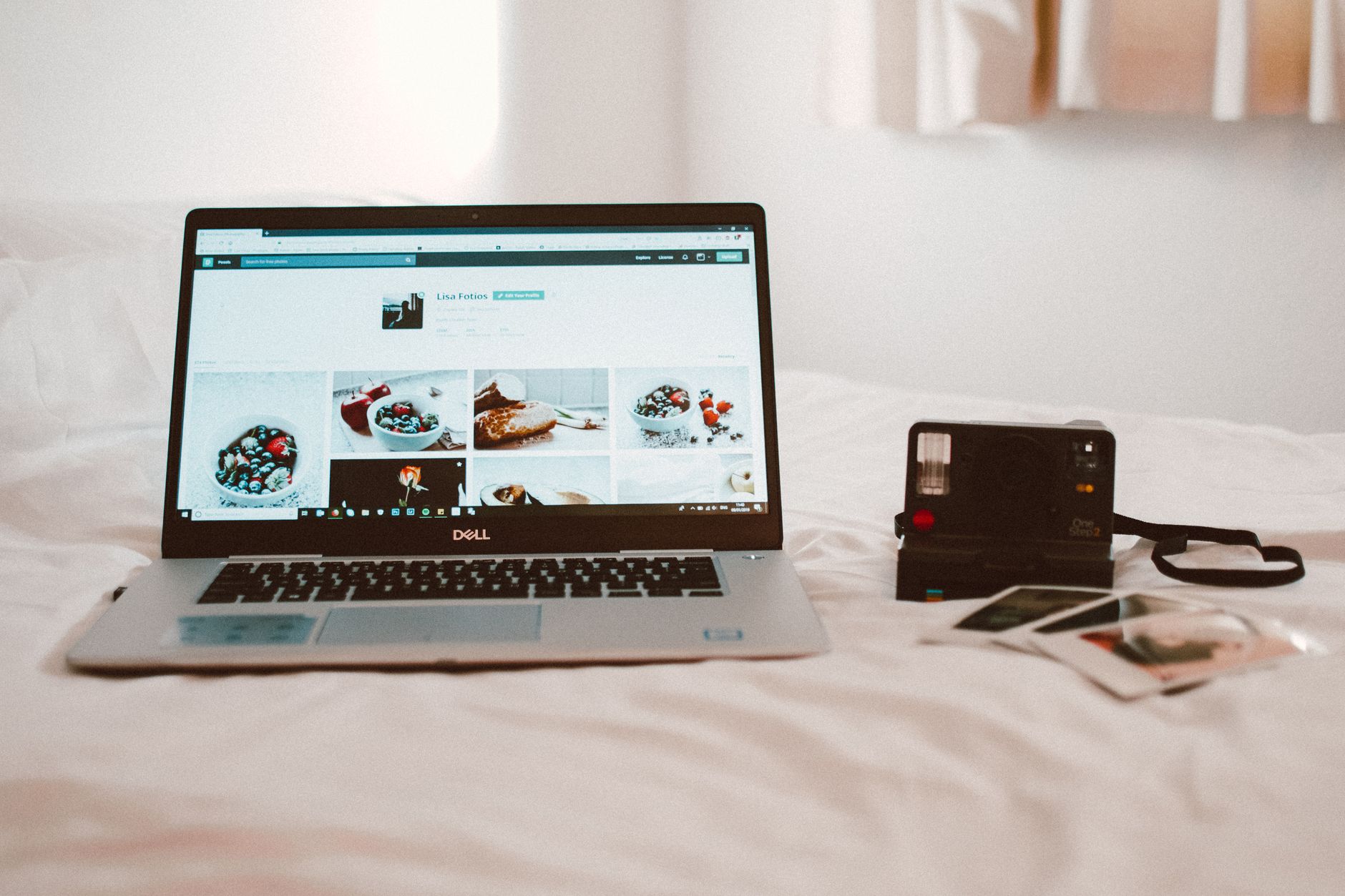 How to share photos online with group