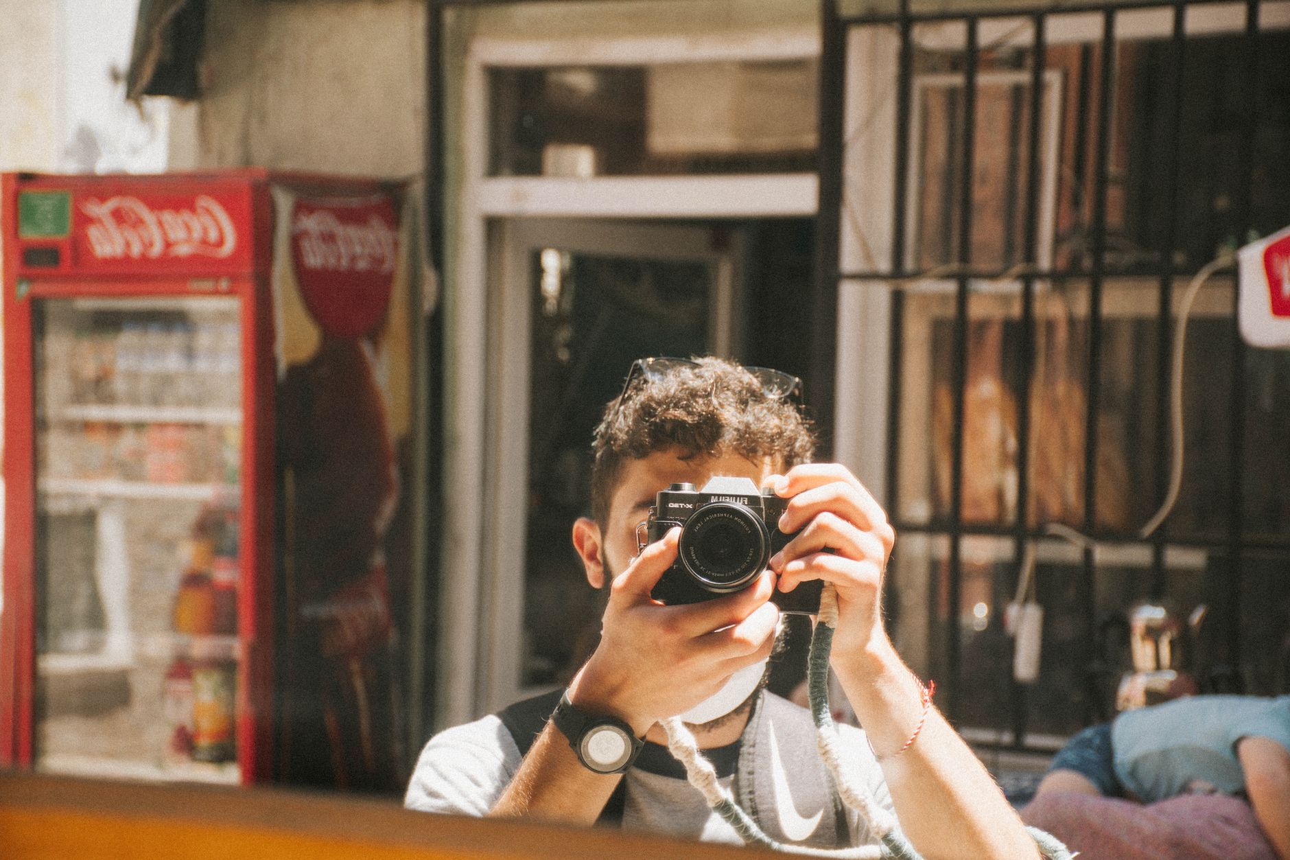 How to use a disposable camera